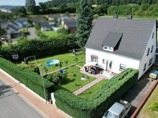 Freistehendes Einfamilienhaus mit großem Grundstück in Beverungen-Blankenau