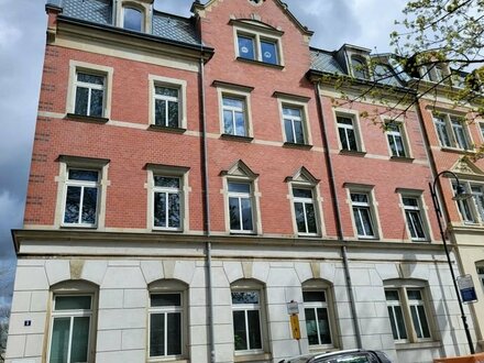 neu renovierte Altbauwohnung mit Balkon und Blick ins Grüne