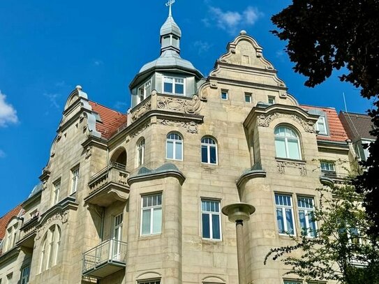 Historisches Juwel: Geräumige 3-Zimmer-Wohnung! Zwei Balkone! Aufzug! Begehrte Lage!