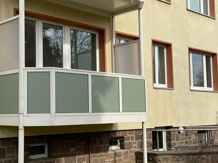 frisch renovierte 2-Zi-Wohnung mit Balkon