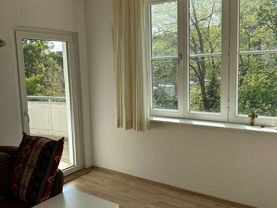 Stilvolle, sanierte 2-Zimmer-Wohnung mit Balkon und Einbauküche in Hannover Mitte