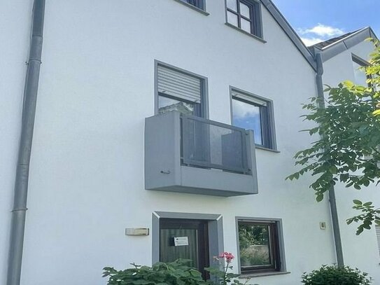 Reihenmittelhaus mit Dom- sowie Fernblick über Limburg an der Lahn mit Terrasse, Garten und Garage