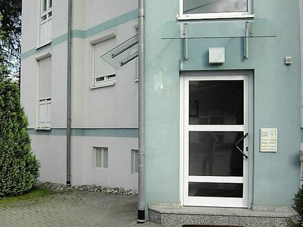 Ideal für die kleine Familie - 3-Zi. EG-Wohnung mit Balkon und Garage in zentrumsnaher Lage