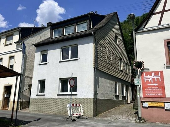 Großzügiges Einfamilienhaus mit Terrasse und Rheinblick in Lorch
