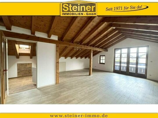 1-2-Zimmer-Dach-Studio ca. 50 m² Bodenflächen, offene Holzbalken-Decken, EBK, Balkon, Keller