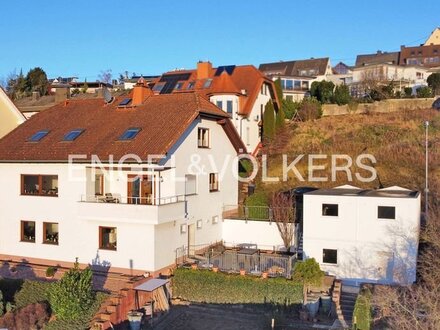 Rheinblickpanorama: Großes Einfamilienhaus mit Einliegerwohnung in sonniger Lage