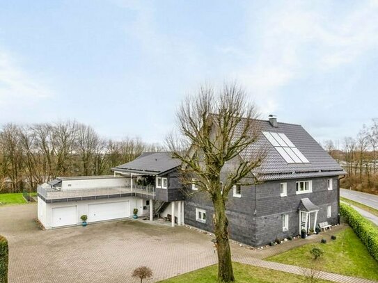 Zweifamilienhaus mit Gewerbeeinheit und zusätzlicher Baureserve zur gewerblichen Nutzung