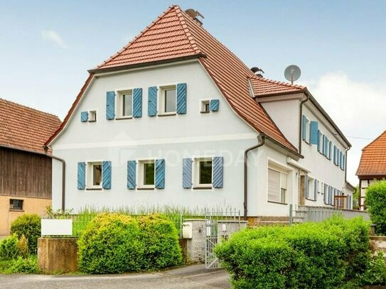 Idyllisches Dreifamilienhaus mit Stil: Garage, Carport, Innenhof, Nebengebäude, Felsenkeller & mehr