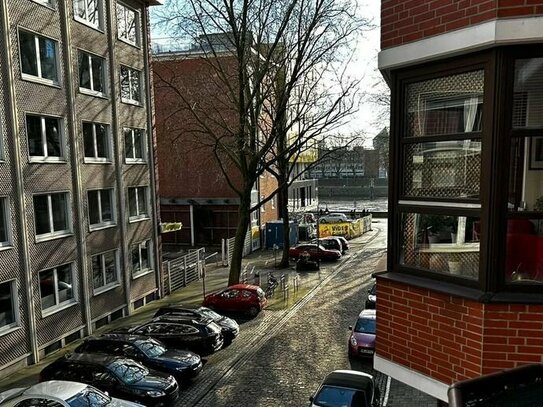 3-Zimmer Wohnung mit Einbauküche und Tiefgaragenparkplatz in Bremen zu vermieten (renoviert, teilweise saniert)