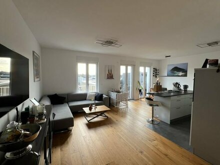 Neuwertige 4-Zimmer-Wohnung mit Dachterrasse und Einbauküche in Köln