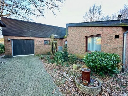 wunderschöner freistehender Bungalow, Architektenhaus, in bester Wohnlage mit Garage, Carport und großem Garten