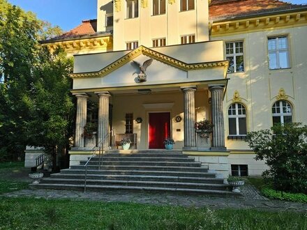 Denkmalgeschütze Villa im Grunewald mit seltenem Treppenhaus