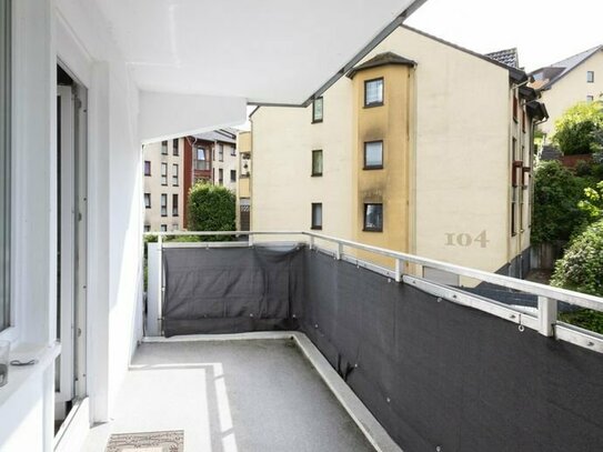 Leverkusen-Lützenkirchen: Sanierte und barrierefreie 2-Zimmer-Wohnung mit TG-Stellpl. + West-Balkon
