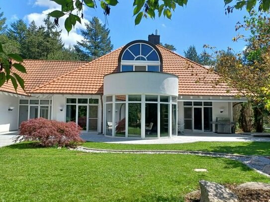 Top-Lage - Exklusive sehr großzügige Villa in direkter Waldrandlage auf 3233 m² Grundstück in Rodalben