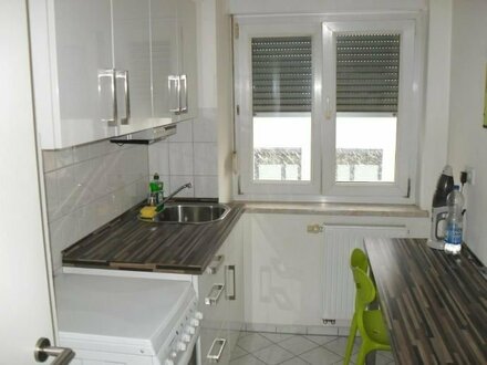 N-Gleißhammer: Feine, kleine Zweizimmer-Wohnung mit Einbauküche.