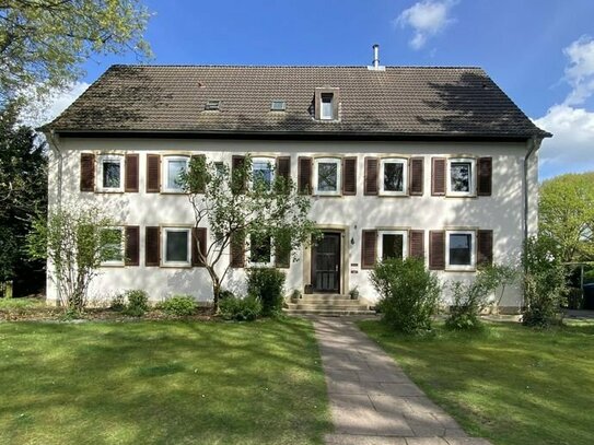 *RESERVIERT* Großzügige, modernisierte Wohnung mit Garten und Mansarde in Stuttgarter Stil