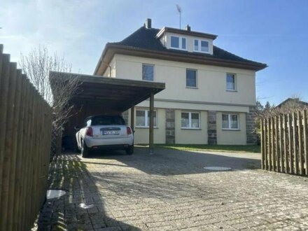 ***Großzügig Wohnen mit Schlossblick*** Gepflegtes Ein- bis Zweifamilienwohnhaus mit Carport in Spangenberg zu verka...