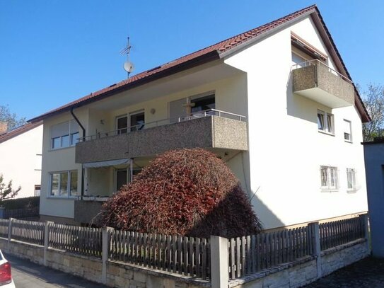 DEN FEIERABEND AUF DEM BALKON GENIESSEN! Helle, sonnige 3 Zi.- Wohnung. im 2.OG (DG) in Weinstadt - Strümpfelbach