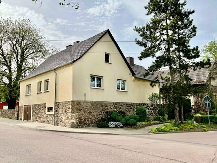 Einfamilienhaus lädt zum Wohnen und Entspannen in Petersberg ein