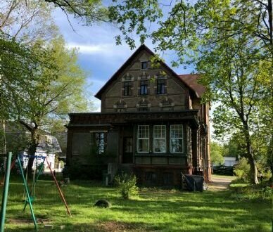 Freistehende, denkmalgeschützte, teilsanierte Villa mit vorliegender Planung in Leipzig