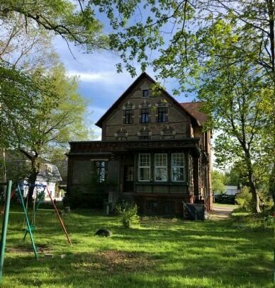 Freistehende, denkmalgeschützte, teilsanierte Villa mit vorliegender Planung in Leipzig