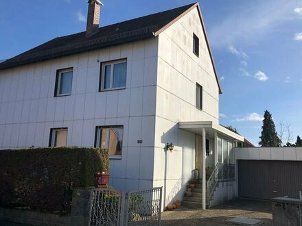 Zweifamilienhaus mit Einliegerwohnung und Doppelgarage (auf Erbbaurecht)