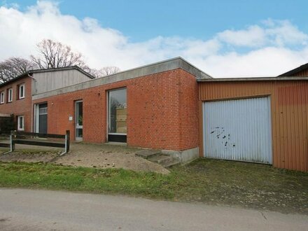 Wohnhaus mit Gewerbefläche und 2 Hallen. Viel Platz für ihre Ideen