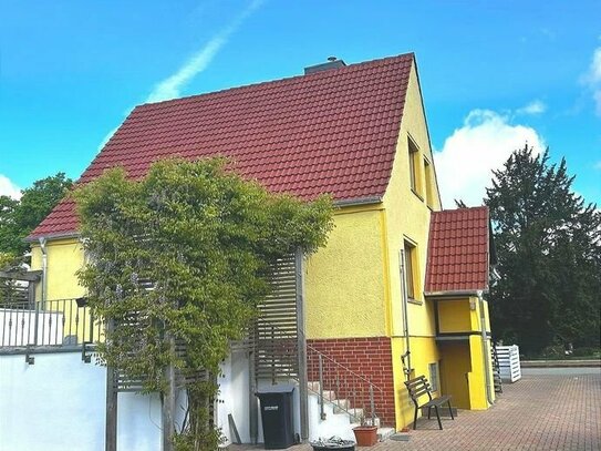 Großes Grundstück mit Einfamilienhaus u. Terrasse, Kamin, Doppelgarage sowie ausgebautem Nebengelass in Sandau (Elbe)