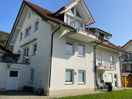 Attraktive 4-Zimmer-Dachgeschosswohnung mit Balkon und Einbauküche in Blumberg