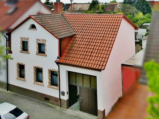 Haus mit schönem Garten in zentraler Lage Huttenheim