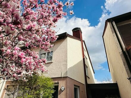 Das sonnige Doppelhaus in zentraler Lage mit tollem Garten !