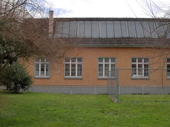 Büro/Praxis in historischem Gebäude auf lebendigem Fabrikareal