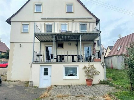 KAPITALANLAGE: Denkmalgeschützt & Kernsaniert – Freistehendes 2-Familienhaus mit Terrasse, Balkon & 2 Garagen - Vollver…