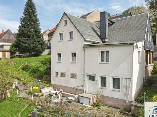 +Facettenreiches 890 m2 Grundstück mit familiärem EFH, prächtigem Garten & Doppelgarage in Sebnitz+