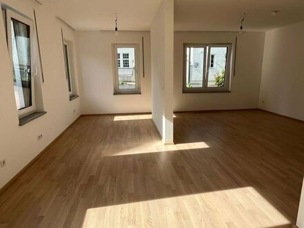 Moderne 1-Zimmer-EG-Wohnung mit gehobener Innenausstattung mit Terrasse und EBK in Schwabach