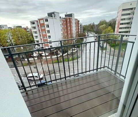 Möblierte Altbauwohnung mit Westbalkon in Eimsbüttel/ frei ab 01.05.2024