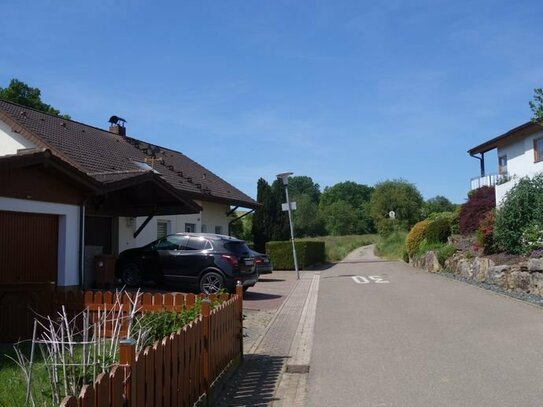 Gemütliche 3,5-Terrassenwohnung mit Kaminofen und Stellplatz in sehr ruhiger Ortsrandlage