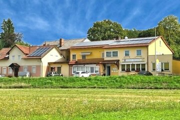 Direkt an der B 279 gelegener Landgasthof "Zur Sonne" mit Gästezimmer und einem sep. Wohnhaus, Grund 2.410m²!