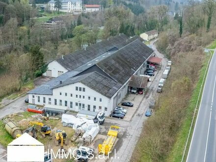 Großer Lagerhallen- Komplex in unmittelbarer Grenznähe!