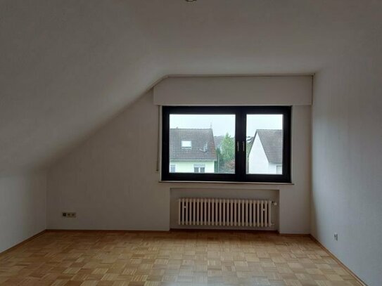 Renovierte 3-Zimmer-Wohnung mit Stellplatz in Hennef - Dachgeschoss