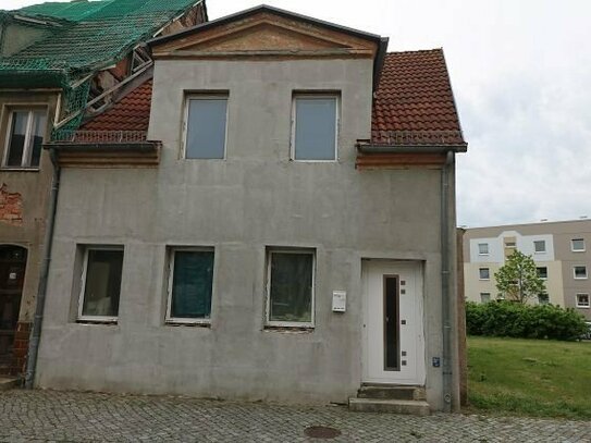 teilmodernisiertes Reihenendhaus in Stadtnähe von Calau