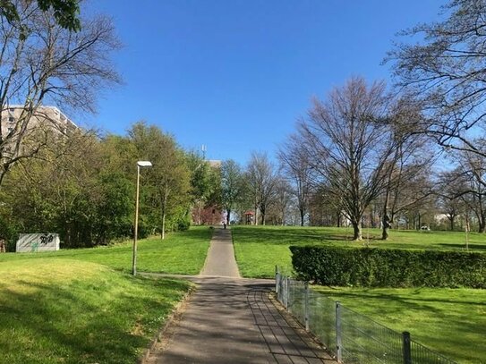 SANKT AUGUSTIN, TOLLE 3-Zi. Whg im 6. OG, ca. 80 m² Wfl, Diele, Duschbad, Balkon, Außen-Stellplatz.