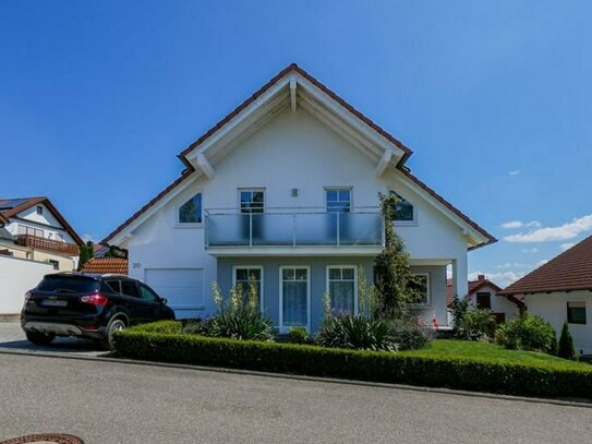 Familien- oder Generationenglück mit traumhaftem Garten - 3 Terrassen - Balkon - 2 Einbauküchen