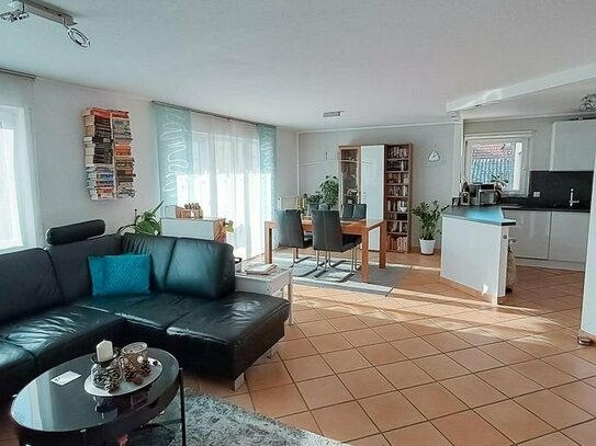 Ein neues Zuhause für Ihre Familie: Großzügige 4-Zimmer-Whg. in Leonberg-Höfingen (provisionsfrei)