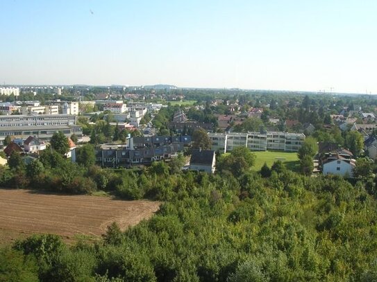 ruhige gut geschnittene 2-Zi- Wohnung mit toller Weitsicht im 13. OG direkt am Lerchenauer See ( Lerchenau - West )