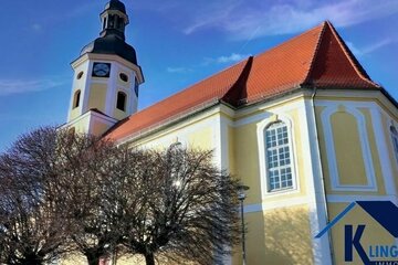 Großes Einfamilienhaus mit zwei Garagen, Carport und Grundstück im Zentrum von Kayna zu verkaufen!