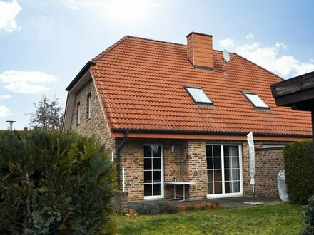 Zingst, Doppelhaushälfte Nähe Stadtkern u. Hafen, 4,5 Raum mit Garten inkl. Carport!