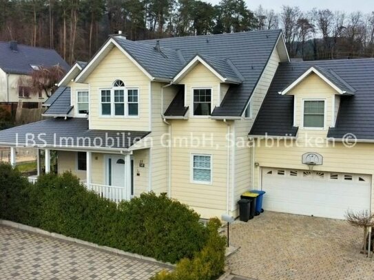 Großes Einfamilienhaus im kanadischen Stil in Reimsbach - 230 m² Wfl. - Garten - Garage