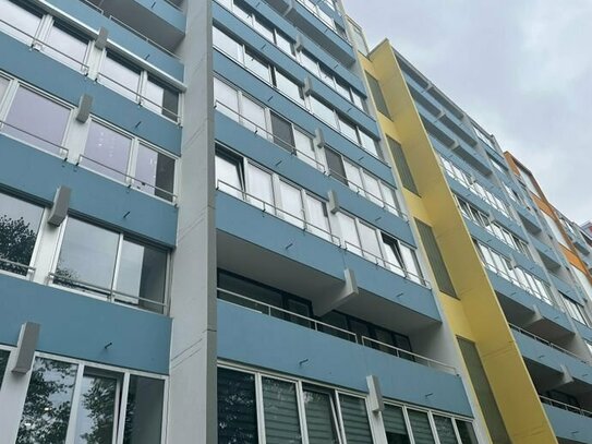 Stadtleben pur!: geräumige 2-Zimmer-Wohnung mit großem Balkon