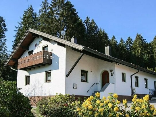 Regen, Wohnhaus am Waldrand mit großem Grundstück!